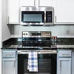 Landing Modern Apartment With Amazing Amenities