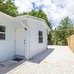 Lovely 2 Bed 1 Bath Near Las Olas W/Free Parking!