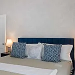 Condo By The Beach King Beds Lush Patio W Bbq Breakers Key One H0Mes