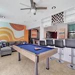 Large Gay Men\'S 1 Bedroom W Gameroom Heated Pool Clothing Optional