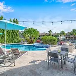 One-Bedroom Suite Heated Pool Dock Access Quiet Neighborhood Saltaire Four Resldences