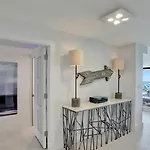 Amazing Two Bedrooms Apartment With Skyline Views