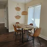 Newly-Renovated, Designer Apt Close To The Beach