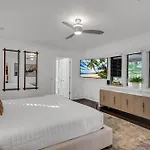 Private Neighborhood Heated Pool Lush Surroundings Harbor Key Resldences