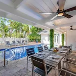 Private Neighborhood Heated Pool Lush Surroundings Harbor Key Resldences