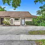Beautiful Cozy Lakefront Homecasinoairportbeach