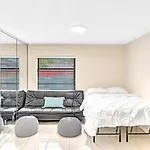 Beautiful Cozy Lakefront Homecasinoairportbeach