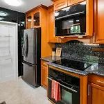 Charming 2Br Waterfront House