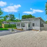 2Br 1Ba Home Near Nightlife And Beach