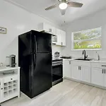 2Br 1Ba Home Near Nightlife And Beach
