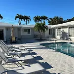 Cozy Getaway With Pool And Putting Green Unit 1