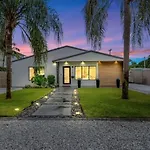 Lovely 2Br 2Ba Modern Flat With Vibrant Backyard