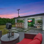 Lovely 2Br 2Ba Modern Flat With Vibrant Backyard
