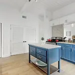 Luxury Oakland Park Oasis