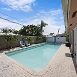Sun-Filled House With Heated Pool By Pmi