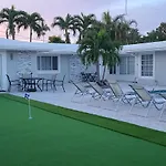 Cozy Getaway With Pool And Putting Green Unit 1