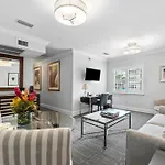 The Pillars Hotel & Club