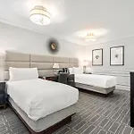The Pillars Hotel & Club