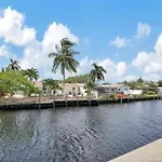 Waterfront Villa With 3 Bedroom Private Suites