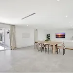 Waterfront Villa With 3 Bedroom Private Suites