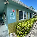 2 Min Walk To Beach With Free Parking At Lauderdale 17-1