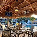 Diana\'S Waterfront Villa