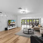 Modern 4Br-2Ba Family Pool House 5 Mins Lauderdale-By-The-Sea & Pompano Beaches