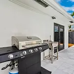 Modern 4Br-2Ba Family Pool House 5 Mins Lauderdale-By-The-Sea & Pompano Beaches