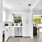 Live A Comfortable Stay At This Charming House
