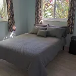 Lovely 3-Bd, Walk To Bars, 9 Min Drive From Beach! Heated Pool.