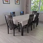 Lovely 3-Bd, Walk To Bars, 9 Min Drive From Beach! Heated Pool.