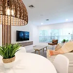 Beautiful And Comfortable Apt In Victoria Park