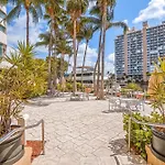 Doubletree-Hilton Suite Walk To The Beach