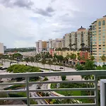 Doubletree-Hilton Suite Walk To The Beach