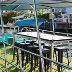 Lux House Heated Spa & Free Boat Tour!