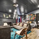 Kiki Grand Suite - Men\'S Clothing Optional Guest Houses