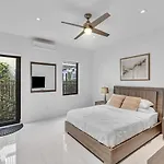 Las Olas Modern Masterpiece