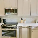 Designer Home With Heated Pool, Hot Tub, Close To The Beach