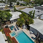 Designer Home With Heated Pool, Hot Tub, Close To The Beach