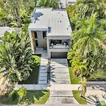 Villa Enclave- Brand New Luxe Las Olas Beach Villa