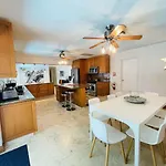 4 Bedroom With Pool, Dock, Canal. Bermuda\'S Secret