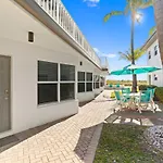 Pool Beachfront Studio