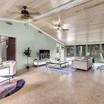 Spacious Home With Pool For 8 People