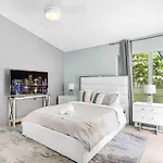 Spacious Home With Pool For 8 People