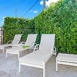 2 Min Walk To The Beach-All Renovated Studio #4