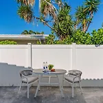 Lush Florida King Bed Studio - Dog Friendly Oasis