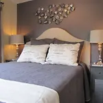 Wilton Bungalow West