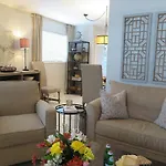 Four Wilton Flats One Bedroom Private Pool