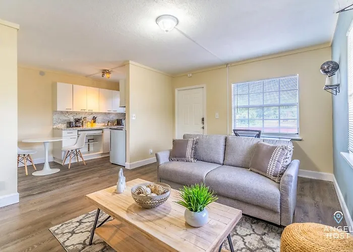 Cozy Stay At Wilton Manors By Angel Host