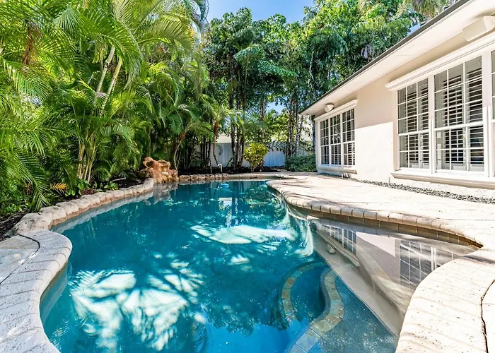 The Garden View 2-Bedroom Home Heated Pool